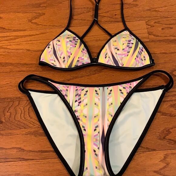 Victoria’s Secret bikini swimsuit - Picture 1 of 8